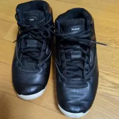 リーボックハイカットシューズ