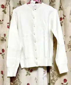 新品　Te chichi パールボタン　クルーネックカーディガン　替えボタン付き