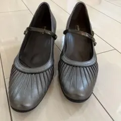 ペダラ　ストラップパンプス