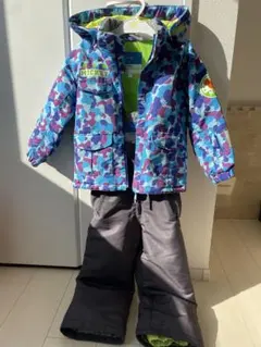 ミッキー迷彩柄子ども用スノーボードウェア