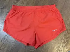 Nike オレンジ ショートパンツ　M