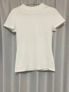 白Tシャツ　レディース　GU
