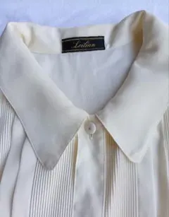 レリアン　トップス　ブラウス　クリーム色