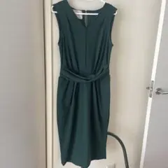 ノースリーブダークグリーンワンピース