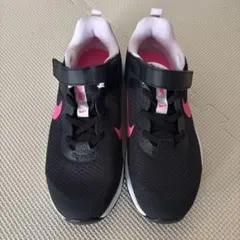 新品！NIKE スニーカー　レボリューション6 21.5 黒