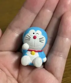 耳つきドラえもん ブローチ　バッチ 耳つきドラえもん ブローチ バッチ - メルカリ