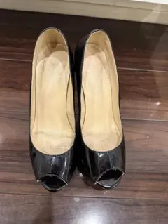 エナメル オープントゥ パンプス