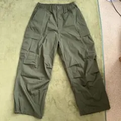 GU カーゴパンツ オリーブ色 サイドポケット付き
