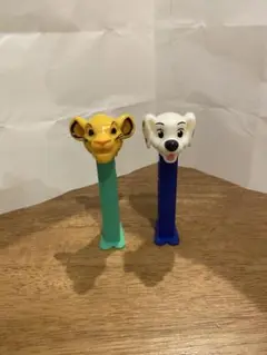 シンバと犬のキャラクターのペッツ