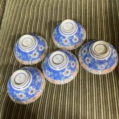 青色花柄と白色ボウルのセット 5個 茶碗