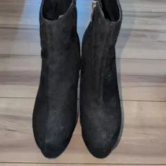 ブラックスエード高ヒールブーツ
