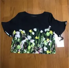週末まで値下げ！VICTORIA BECKHAM 黒地にボタニカル柄トップスのサムネイル