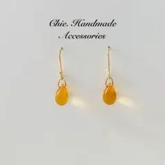 No385　チョコガラスドロップの一粒ピアス　黄色　イヤリング　ハンドメイド