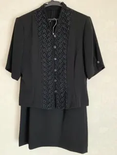ブラックフォーマルスカートスーツ 半袖刺繍入り　礼服11号