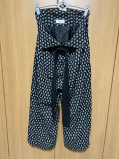 新品♡AZUL 花柄ワークパンツ