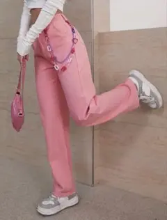 ピンク デニムパンツ　ストレートレッグジーンズ