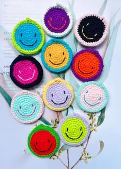 AirTagカバー/エアタグ　ケース スマイルマーク　ブローチ/ストラップ