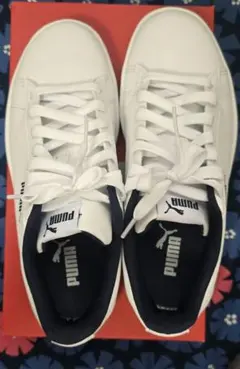 PUMA スニーカー ホワイト ネイビーのサムネイル