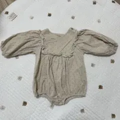 は*る様 Bebeholic ベージュ ドット柄 フリルロンパース　べべホリック