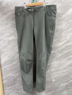 グレー ストレートレッグパンツ