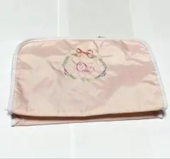 刺繍リースのピンクポーチ