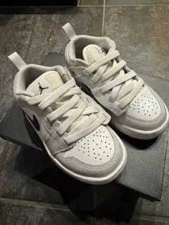 NIKE Jordan キッズスニーカー ホワイト ネイビーのサムネイル
