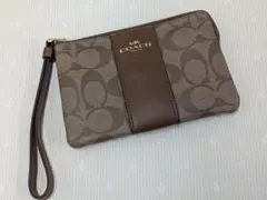 【COACH】 シグネチャー柄コーナージップリストレットブラウン ポーチ