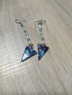 ハンドメイド/青系マーブル三角ピアス