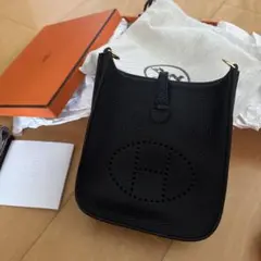 新品展示品✨HERMES❤️エヴリン エブリンMM♪ショルダーバッグ✨人気ブラック HERMES エルメス ショルダーバッグ エヴリン(エブリン) 29 PM 黒