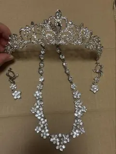 シルバー ティアラ ネックレス イヤリング　ピアス セット