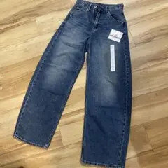 【2025年現行品】新品•UNIQLO バギーカーブジーンズ 22