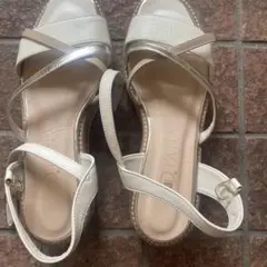 Diana ベージュ ストラップサンダル