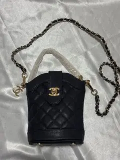 CHANEL ブラック キルティング ミニバッグ