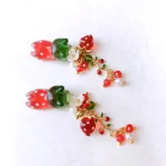 ストロベリーと苺猫.. ஐ⋆* ぐで猫