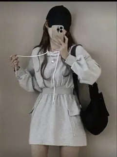 フード付きグレーミニワンピース