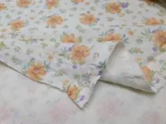 薄手３層キルト花柄ニット　薄クリーム系　 規格幅１６０ｃｍ×１００ｃｍ長