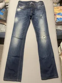 DIESEL（ディーゼル）ダメージ加工ダークブルーデニムパンツ