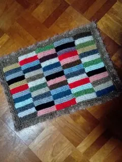 (22）ハンドメイド手編みパッチワーク風玄関マットもふもふフェザーファー付き