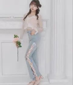 【新品未使用】Belle Charmeサイドレースアップ デニムパンツ Mサイズのサムネイル