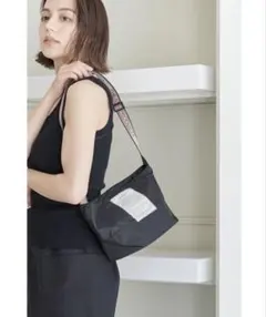 シアタープロダクツ　ブラック ナイロンショルダーバッグ