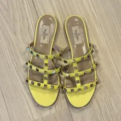 Valentino ヴァレンティノ スタッズイエローサンダル