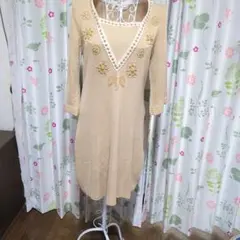 刺繍装飾 ベージュ 七分袖ワンピース