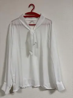 長袖シャツ　ブラウス　ボウタイ