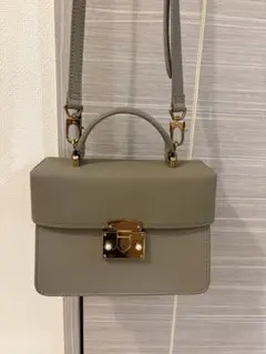 チャールズ&キース　ワンハンドルショルダーバッグ　レア