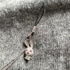 ウサギ型クリスタルチャーム付きネックレス