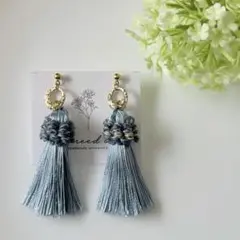 ▪タッセルチャーム×ゴールドデザインフープチャームピアス／イヤリング1点のみ