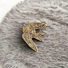 ビンテージ風　ピンバッチ　銀の花鳥　シルバーバード　彫刻風　簡易ラッピング付き