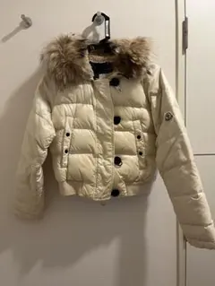 MONCLER アイボリー ファー付きダウンジャケット 00サイズ - メルカリ