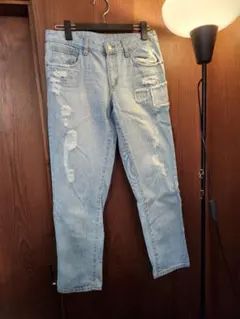 レディース　デニム　 ダメージ加工 ストレートデニム　ダメージジーンズ