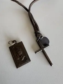 レザー クロス型 ネックレス